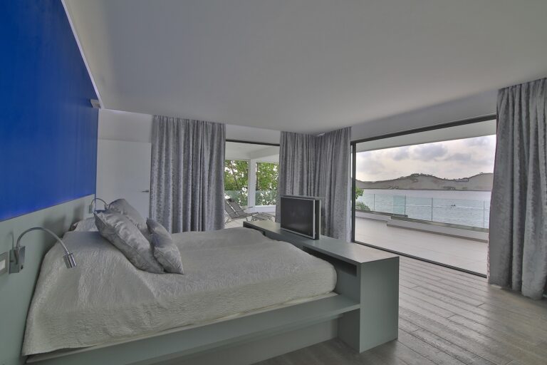 10375_The_Reef_Master_bedroom_(2)